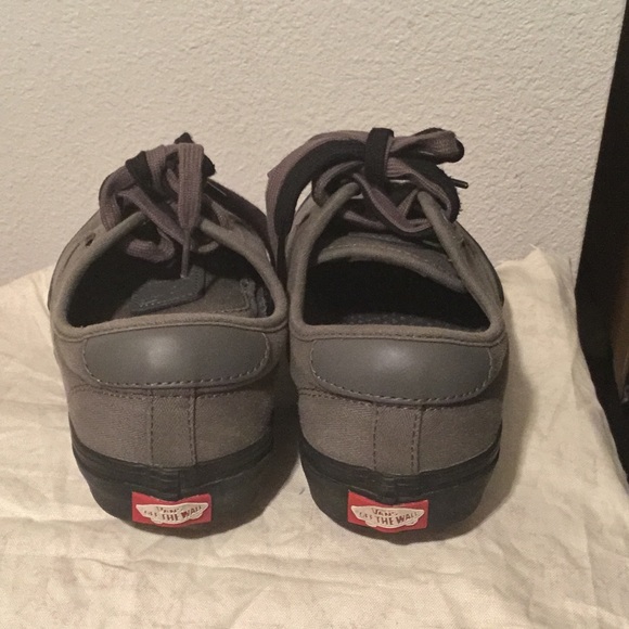 Vans Stone gray & black sneakers. - Picture 5 of 7
